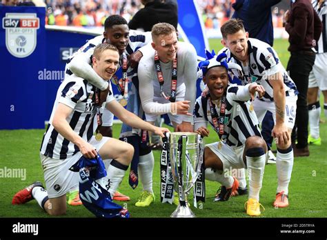 Efl League One Trophy Hi Res Stock Photography And Images Alamy