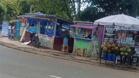 Pedagang Di Alun Alun Rajo Malim Paduko Arga Makmur Bengkulu Utara