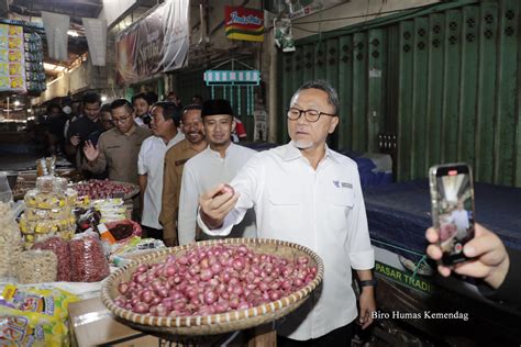 Pantau Pasar Besar Palangka Raya Mendag Zulhas Jelang Idul Adha