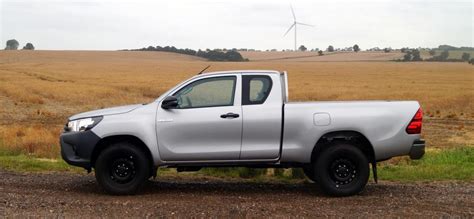 Driven: Toyota Hilux Extra Cab Review [2016-2020] • Professional Pickup