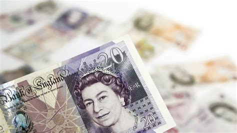 Libra by se mohla v případě brexitu dostat do krize. Letos oslabila již ...