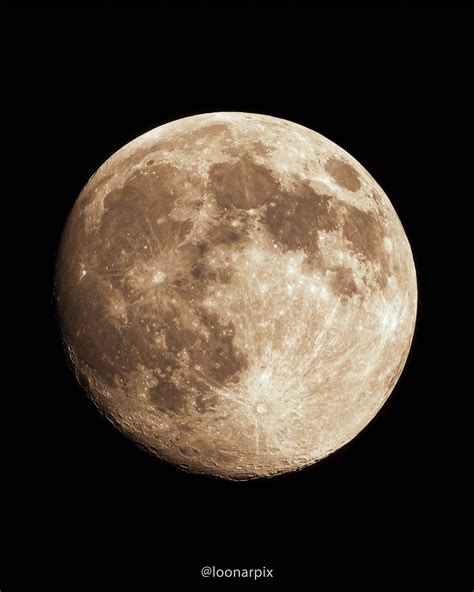 Waxing Gibbous Moon : r/astrophotography