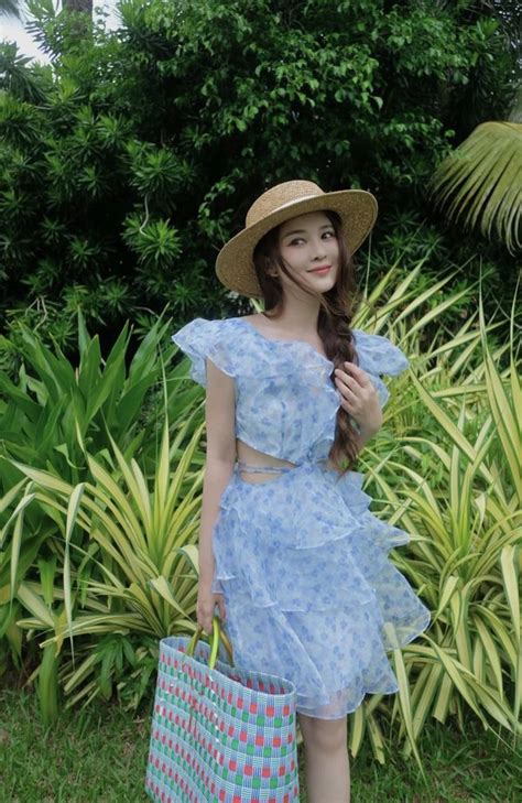 Hot girl U40 sở hữu gương mặt học sinh bị đồn hẹn hò với diễn viên có 1 đời vợ