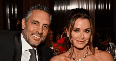 Rhobh Star Kyle Richards Slammed For Forcing Feud With Mauricio