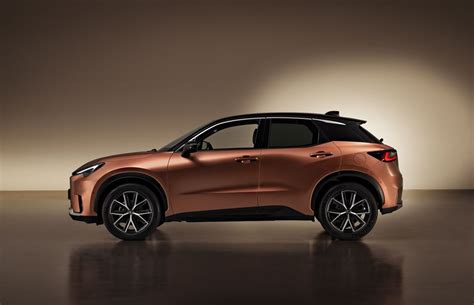 Lexus presenterar LBX. Tillverkarens minsta modell. | Feber / Bil