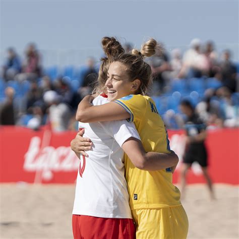 Beach Soccer Wysoka Pora Ka Bia O Czerwonych Kobiecy Futbol