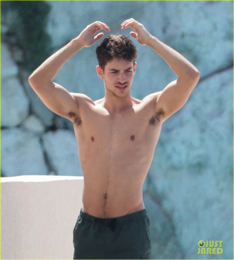 Manu Rios Goes Shirtless During A Cannes Beach Day Photo 1377572