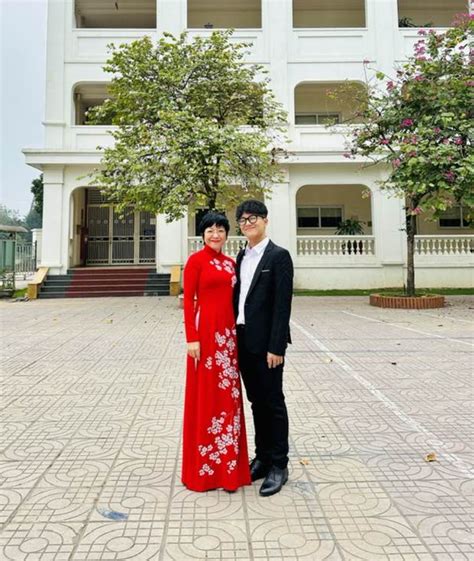 Con trai Công Lý lột xác thành hot boy vườn trường ở tuổi 18 ngoài vẻ điển trai còn có 1 điểm