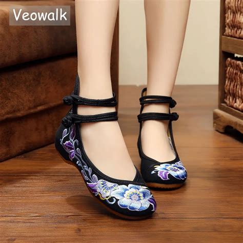 Veowalk Vintage Women Cotton Flower Embroidery Shoes Ladies Casual