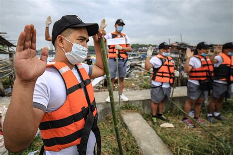 LOOK Thousands Jumpstart Manila Bay Clean Up ABS CBN News