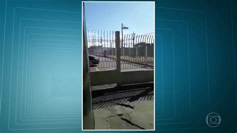 Bandidos Tentam Roubar Carro Forte No Estacionamento De Supermercado Em