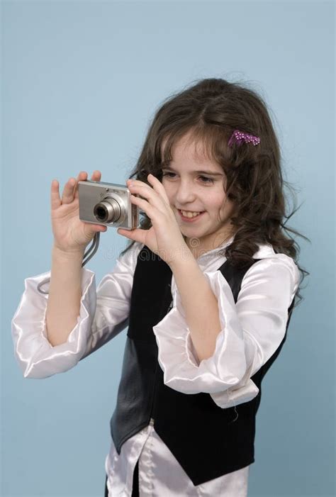 Chica Joven Que Toma Las Fotos Foto De Archivo Imagen De Lindo Joven