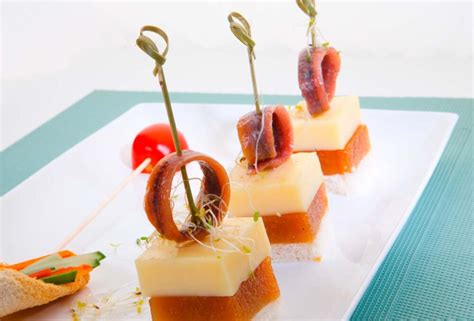 Navidad Gourmet Canapé de Anchoas con membrillo y queso Conservas Hoya