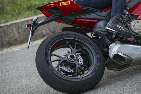 Pirelli Unveils Its New Diablo Supercorsa SC SP Tires Roadracing