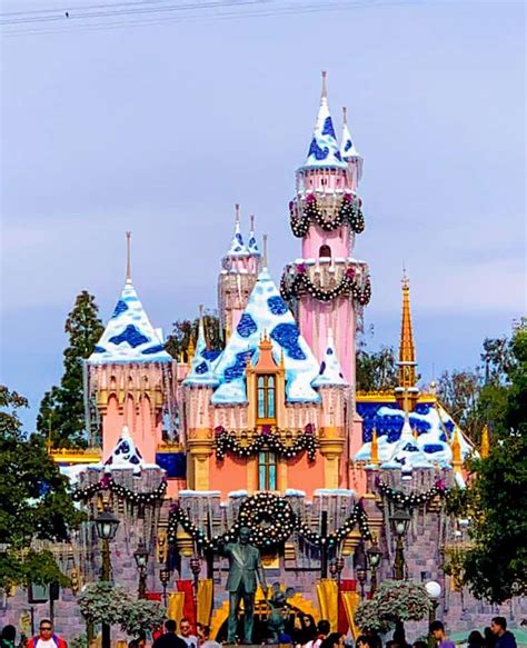 When Does Disneyland Decorate For Christmas Crissy Claretta