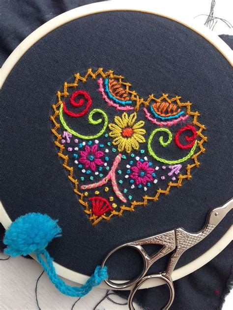 Fotos De Alejandra Calello En Borlas Bordado Mandalas Embroidery