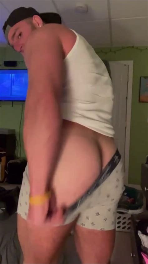 Straight Guy Mooning And Smacks Ass ThisVid