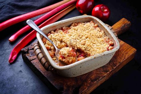 Rabarbaro caratteristiche proprietà e usi in cucina Fatto in casa