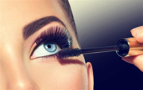 Mascara Come Eliminare Le Sbavature Senza Rovinare Il Trucco Donnad