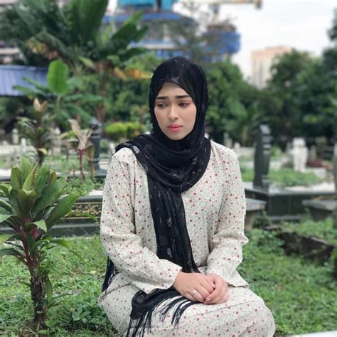 biodata chacha maembong adik  emma maembong azhanco