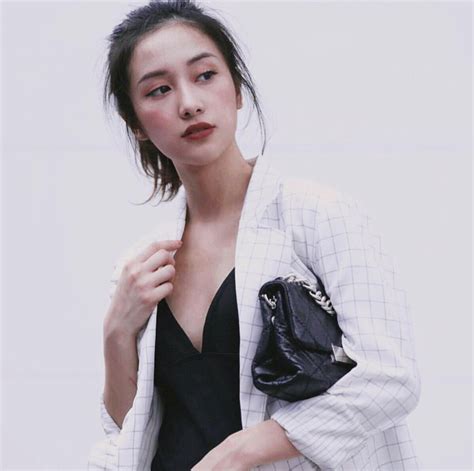 Phản ứng của hot girl Việt trước tin PTTM Người thẳng thắn đáp trả người phủ nhận đến cùng