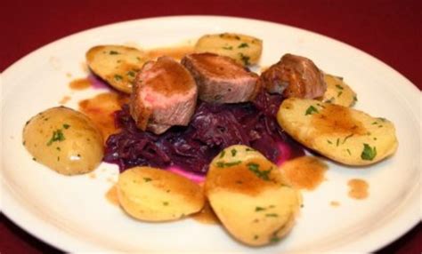 Rosa Gebratene Entenbrust Mit Hausgemachtem Rotkohl Und