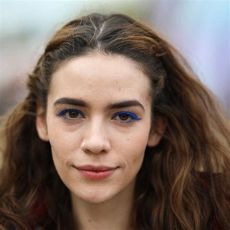 13 Blue Eyeliner Looks That Pack a Chic, Colorful Punch