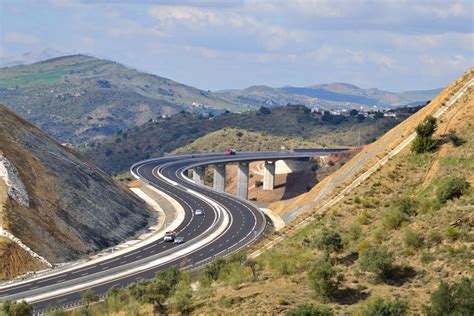 Malaga Tani Wynajem Samochodu Gdzie Tanio Wypo Yczy Auto W Maladze