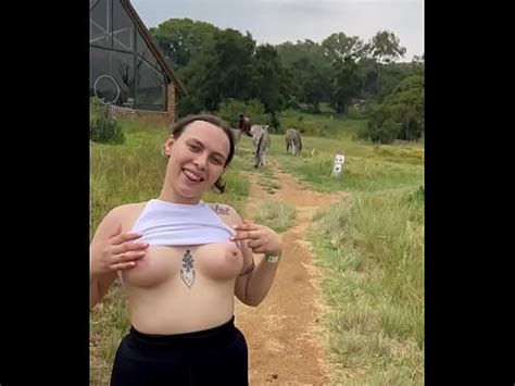 Hailee Starr Flashes Titties On Hike XVIDEOS