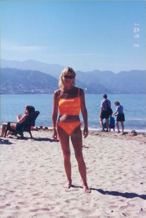 Hot Sexy Kendra Davis Bikini Pics