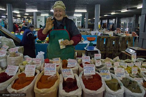 Алма-Ата повседневная: Зеленый базар, мечети и церковь, метро и местные ...