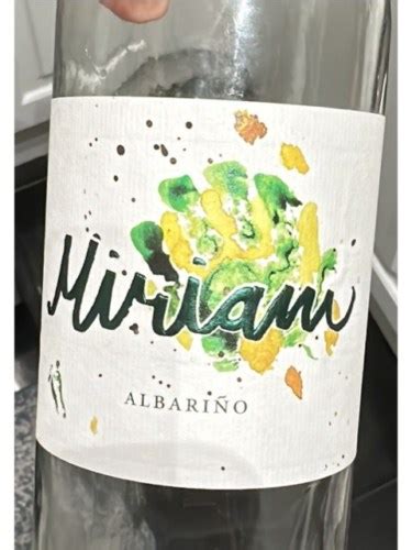 Miriam Alexandra Albari O Vivino Us