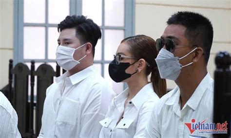 Hot girl livestream Trang Nemo và 4 đồng phạm hầu tòa