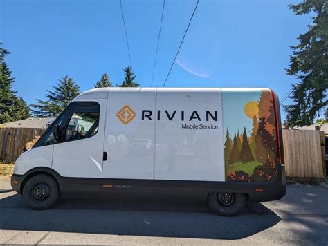 Rivian Expands Mobile Service With Fleet Of Heavy Duty Vans Rivian Forum Rivian R1t And R1s