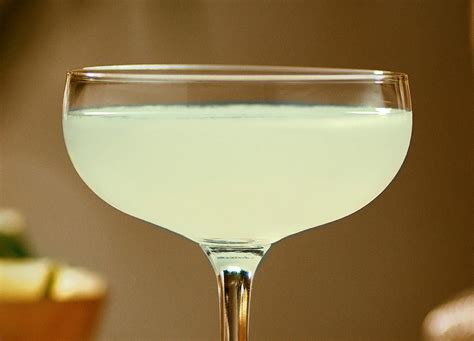 Daiquiri Cocktail | Daiquiri Recipe | How to make a Daiquiri | BACARDÍ ...