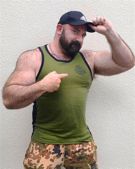 Muscle Lover Chilean Musclebear Chris Stutz