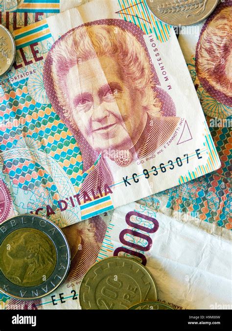 Lira coins and bills, former Italian currency Stock Photo - Alamy