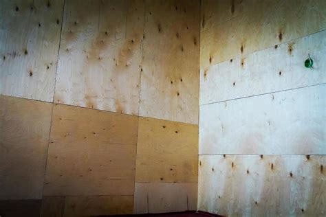 Room with plywood walls 11725608 Stock Photo at Vecteezy