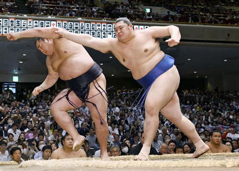 大の里、11勝3敗で単独首位 琴桜4敗目、1差に4人（共同通信） Yahooニュース