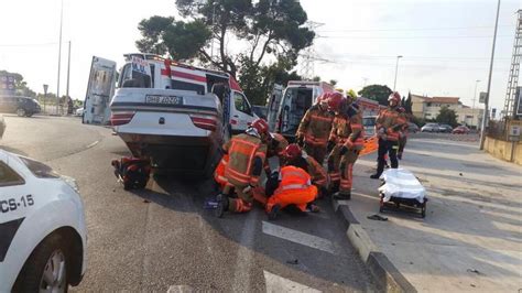 Dos Heridos En Un Accidente De Tráfico Entre Dos Coches En La Cv 18