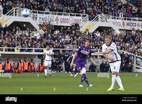 Dusan Vlahovic Fiorentina Viktor Kovalenko Spezia During The Italian