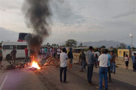 Paro de transportistas en el Perú Bloqueos violencia y saqueos a