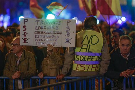 Manifestaci N En Ferraz En Directo Personas Vuelven A