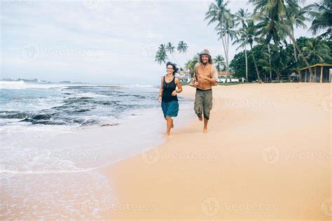 Couple beach portrait 12555002 Stock Photo at Vecteezy