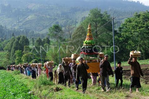 Tradisi Merti Desa Kledung Antara Foto