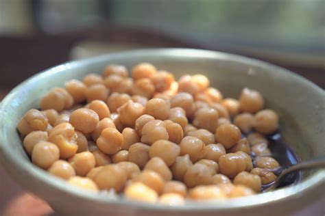 Quick & Easy Garbanzo Bean Dish - Jana Eats