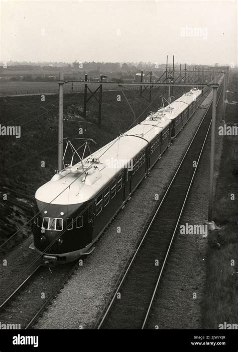 Image Of A Two Linked Electric Train Sets Matt 1936 Of The Ns