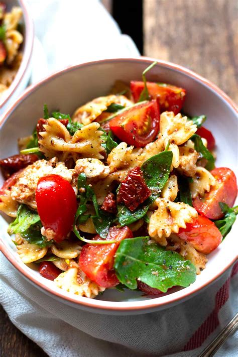 Einfacher Italienischer Nudelsalat Mit Rucola Und Tomaten