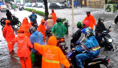 Hujan Deras Jalan Kemang Raya Tergenang Banjir Foto Liputan6