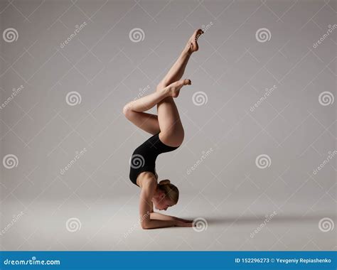 Beautifull Flexible Blonde Girl Posing Gymnastics Stock Image Image Of Blonde Dance